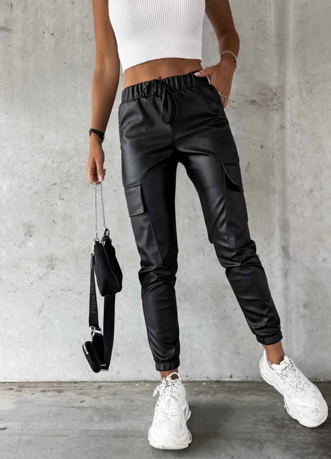 Pantalone Eco Pelle Coulisse e Tasche Alle Laterali Gambe