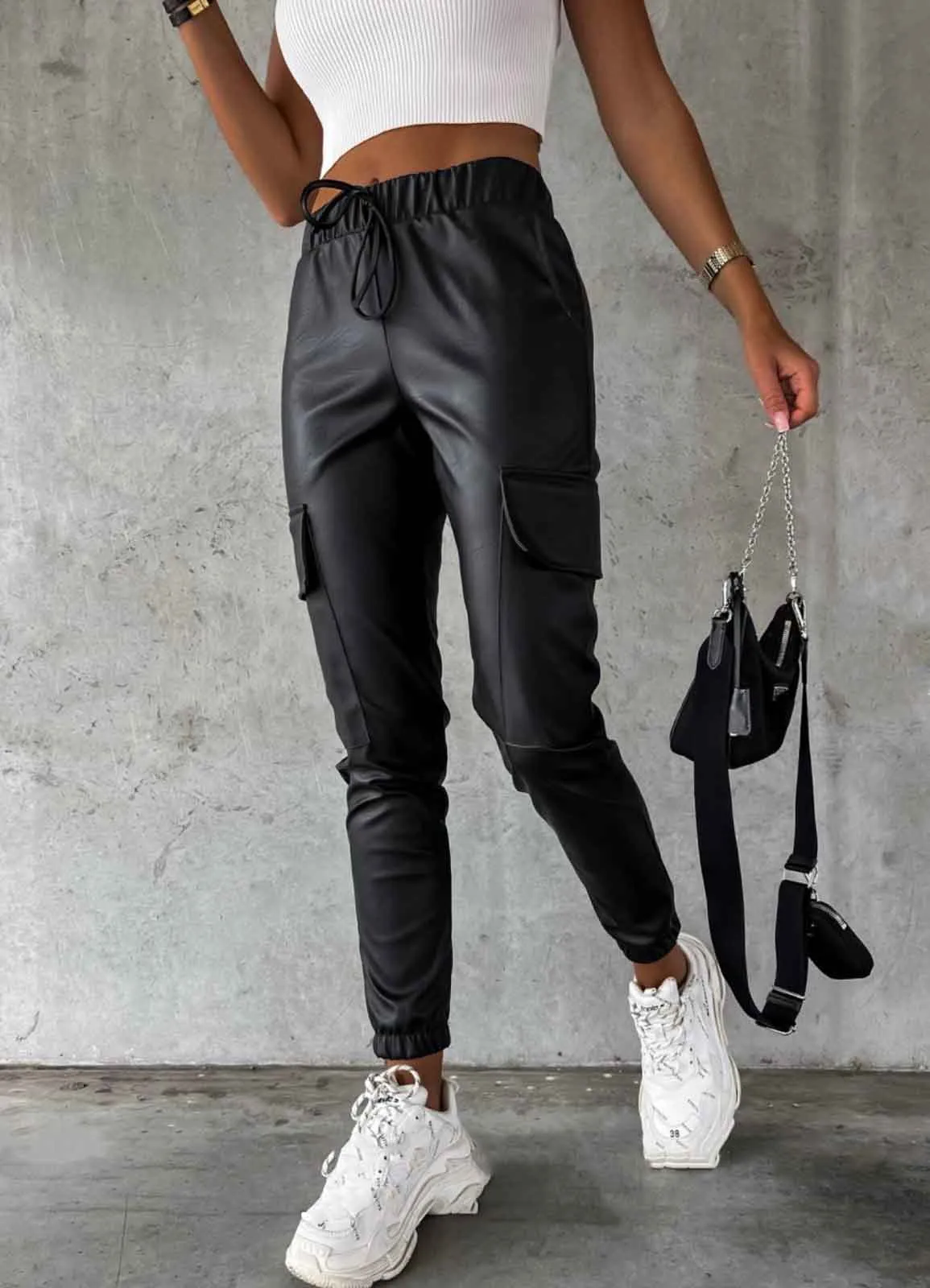 Pantalone Eco Pelle Coulisse e Tasche Alle Laterali Gambe
